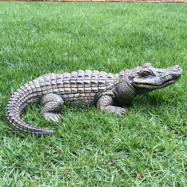 large-garden-alligator-statue-
