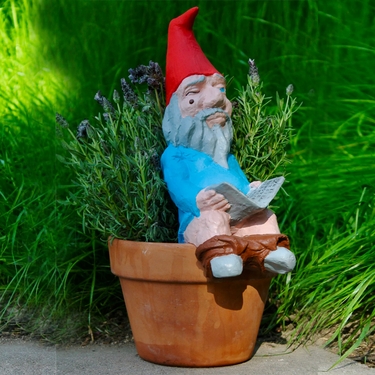 Large Hooligan Gnome: Fertilizer Fred Pot Sitter - Click to enlarge