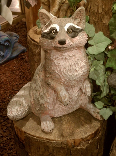 Statua Raccuja Raccoon Statue | Raccoon Lawn Ornament | GardenFun