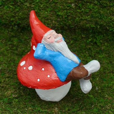 Zombie Gnome: Mushroom Sleeper - Click to enlarge