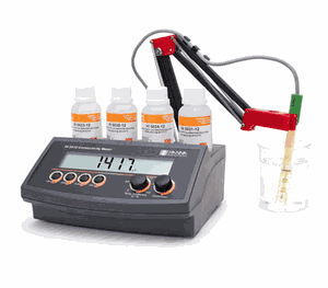 Hanna Benchtop Conductivity Meter with ATC, 115V - HI2315-01