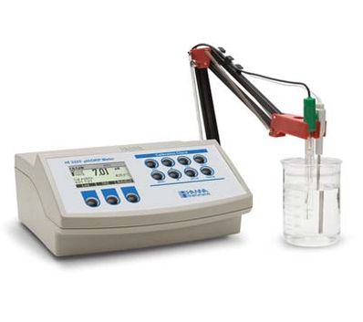 Hanna pH/mV Benchtop Meter - HI3220-01
