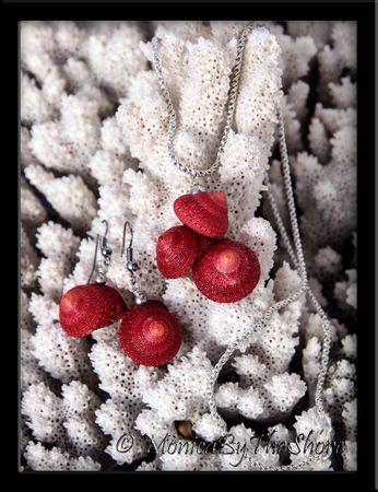 Ruby Red Turban Shells Necklace and Earrings Set