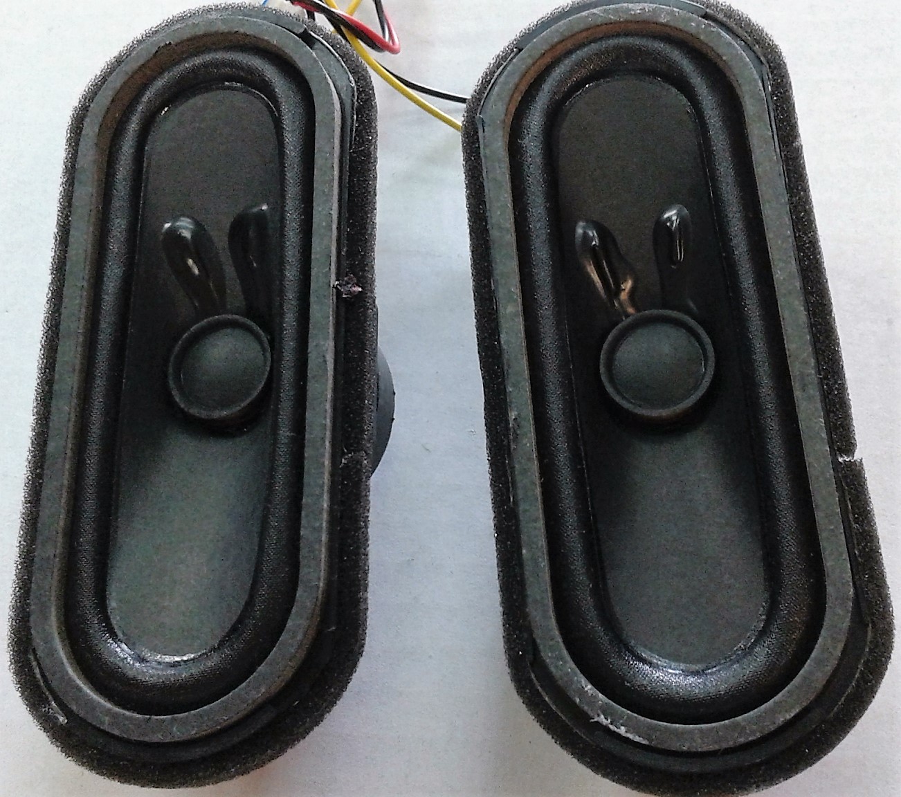 Philips/Emerson OEM lCD TV Internal Replacment Set of Speakers S0411F19