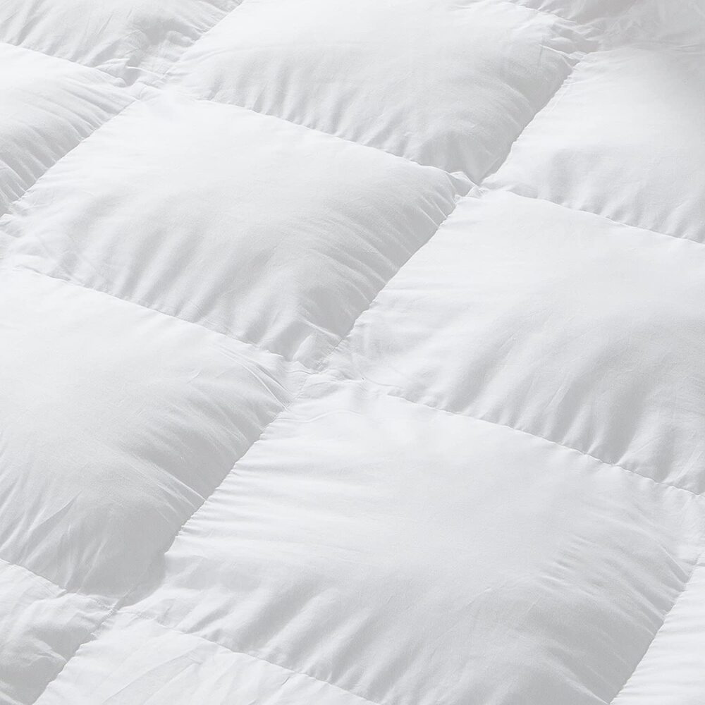 Luxurious Goose Down Alternative Comforter, All Year Comforter