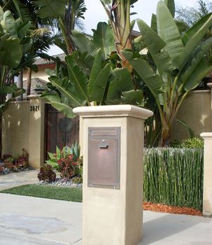 Courtyard Locking Column Mailbox Insert