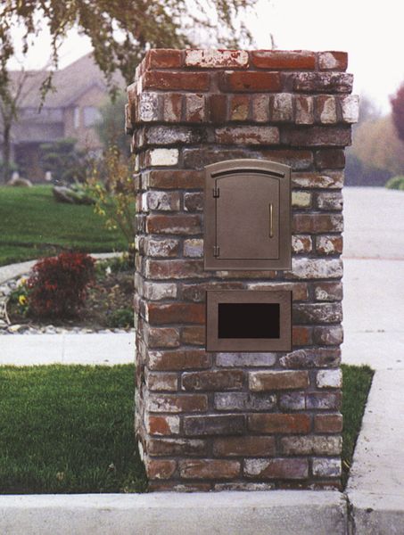Manchester Brick Column Mailbox