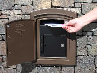 Manchester Column Mailbox Insert Locking Faceplate