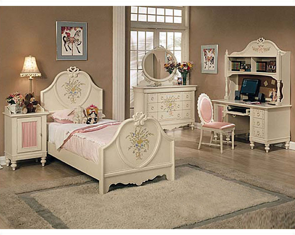 Alexi 7 Pc Dark Cherry Wood Cream Beige Queen Bedroom Set With Dresser, 3  Pc Queen Bed, Nightstand, Mirror | Rooms to Go, image size:1001x800