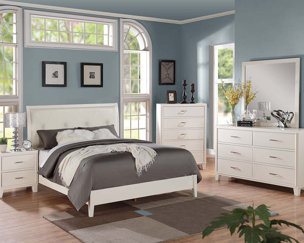 New Classic Furniture Mecklin Cream and Brown 4-Piece Bedroom Set with  Chest - Bed Bath \u0026 Beyond - 38878421, image size:1000x800