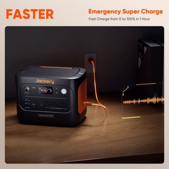 Jackery Explorer 1000 v2 Solar Generator with SolarSaga 200W Solar