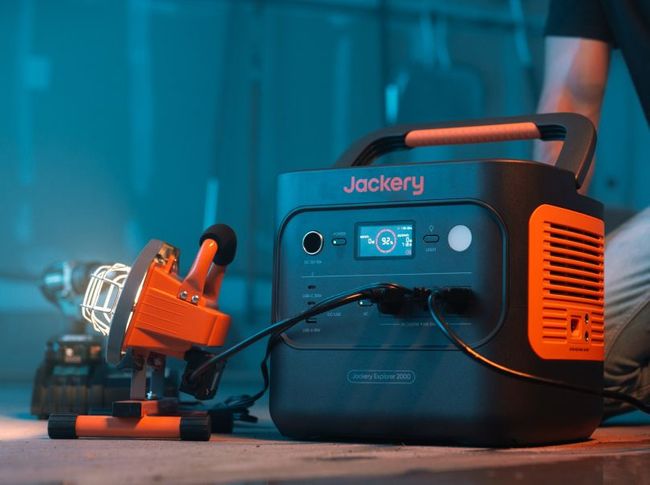 Jackery Explorer 2000 v2 Portable Power Station