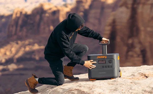 Jackery Explorer 3000 Pro Portable Solar Generator Kit - With 200W Jackery  Solar Panel